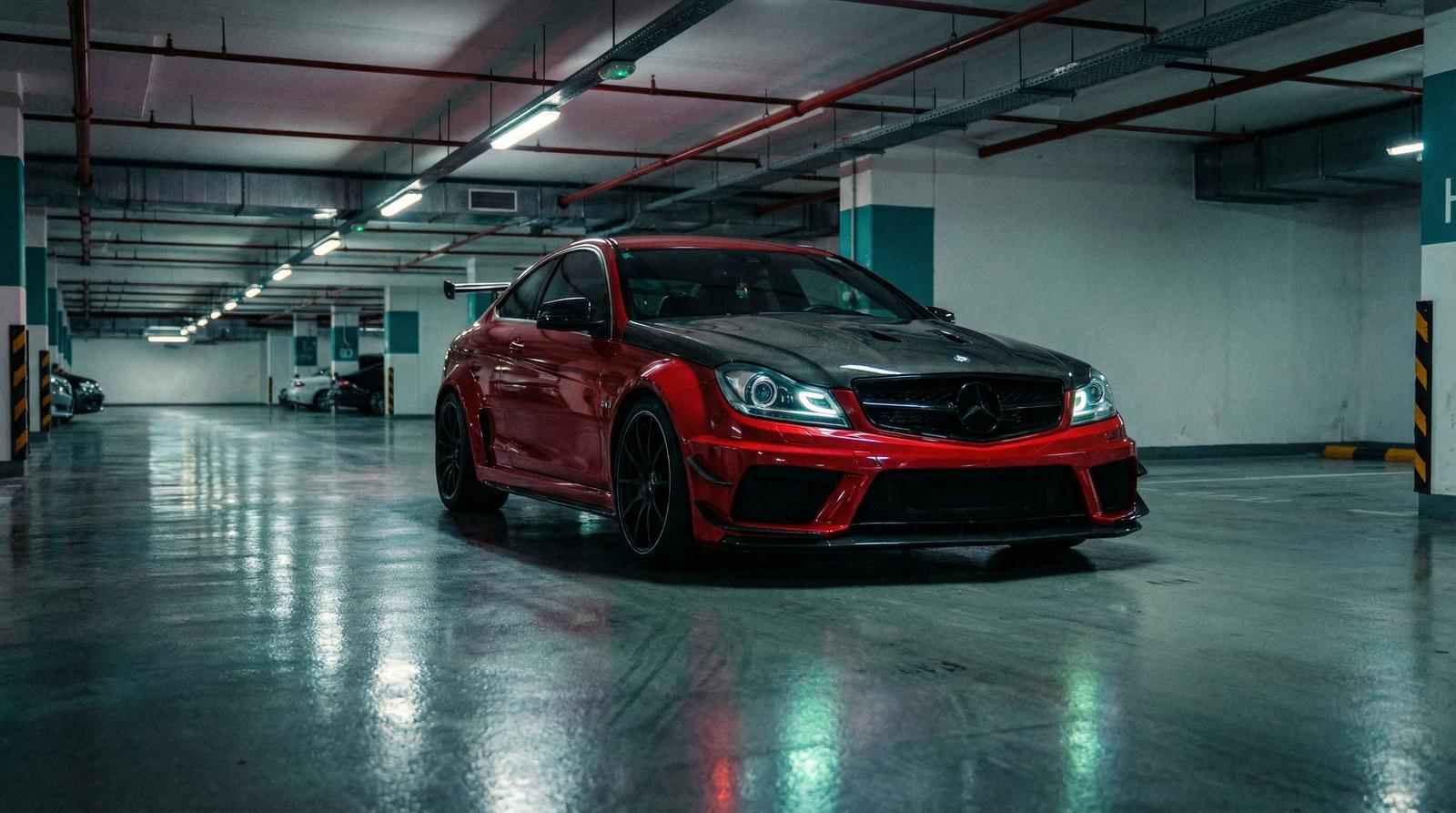 懂片帝改装视频 - AMG C63宽体改装视频演示